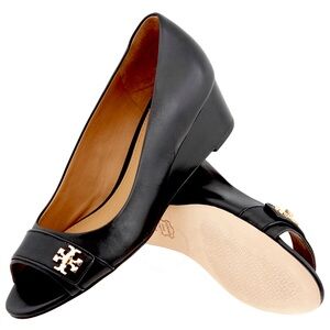 Tory Burch Ladies Kira Open-toe Wedge Sandals In Black, Brand Size 9.5
